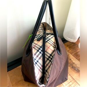 Burberry’s tote